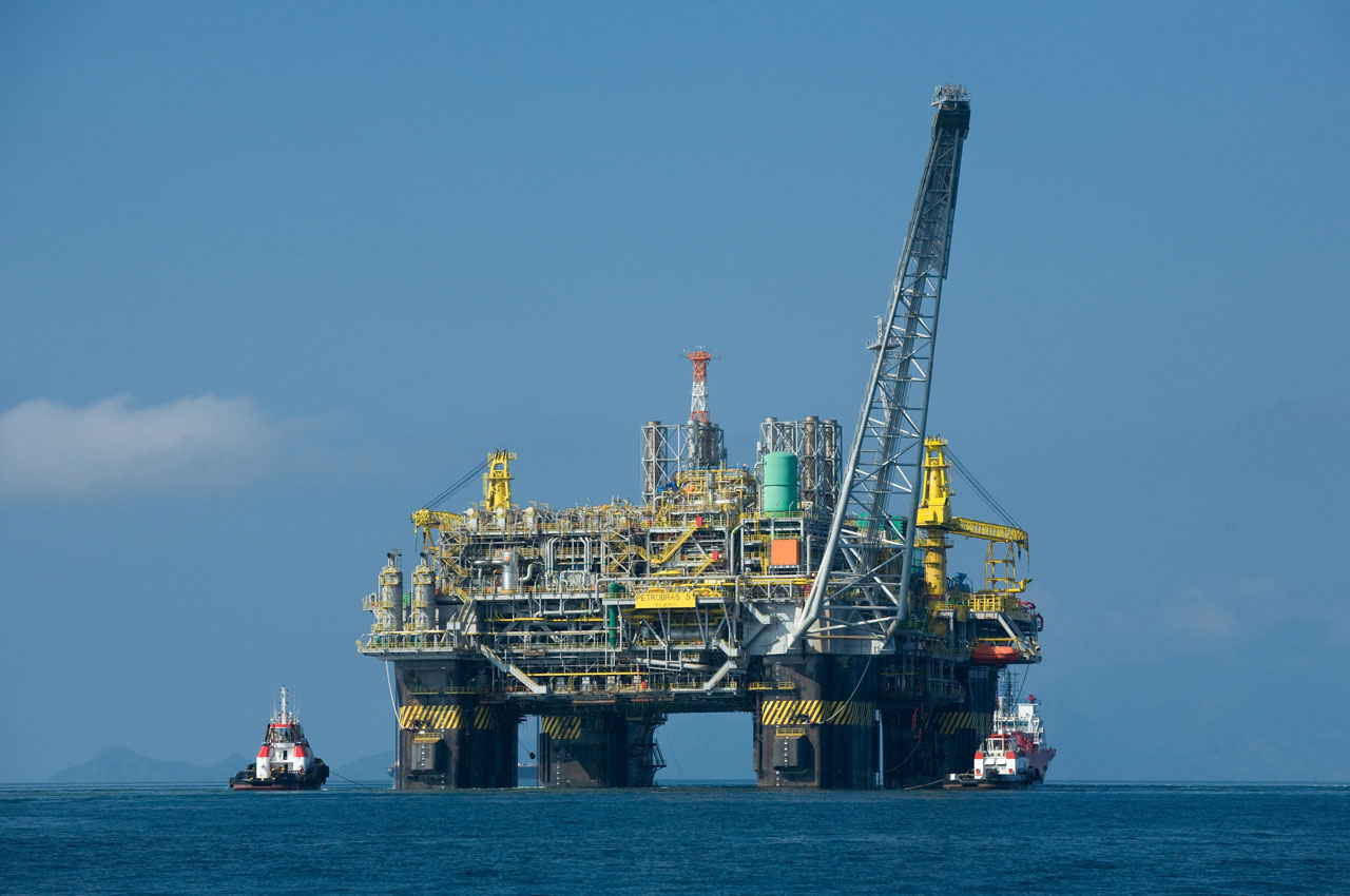Deep water oil rig